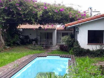 Chalet 4 amb. con pileta y depto de 2 amb al fondo, ideal 2 familias