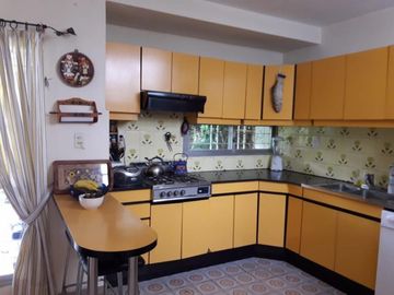 Chalet 4 amb. con pileta y depto de 2 amb al fondo, ideal 2 familias