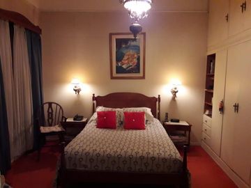 Chalet 4 amb. con pileta y depto de 2 amb al fondo, ideal 2 familias
