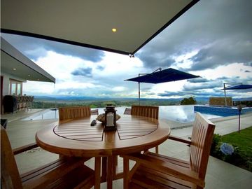 Venta Casa Campestre Infinity pool Parcelacion 10 minutos Llanogrande