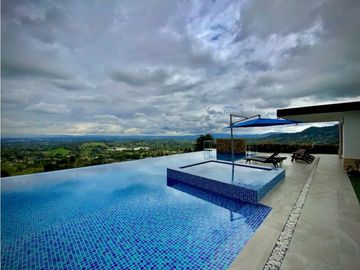 Venta Casa Campestre Infinity pool Parcelacion 10 minutos Llanogrande