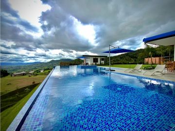 Venta Casa Campestre Infinity pool Parcelacion 10 minutos Llanogrande