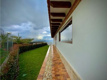 Venta Casa Campestre Infinity pool Parcelacion 10 minutos Llanogrande