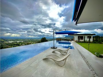 Venta Casa Campestre Infinity pool Parcelacion 10 minutos Llanogrande