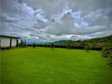 Venta Casa Campestre Infinity pool Parcelacion 10 minutos Llanogrande