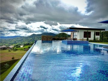 Venta Casa Campestre Infinity pool Parcelacion 10 minutos Llanogrande