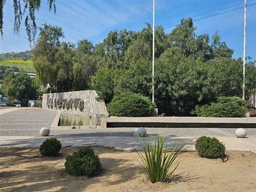 Sitio en venta con urbanismo completo en Chicureo