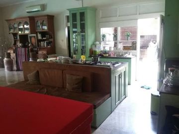 Rumah di Kemang, Jakarta Selatan.Tanah luas ada Kolam Renang