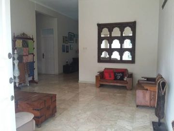 Rumah di Kemang, Jakarta Selatan.Tanah luas ada Kolam Renang