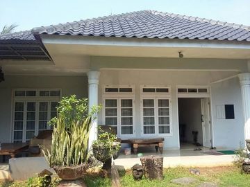 Rumah di Kemang, Jakarta Selatan.Tanah luas ada Kolam Renang