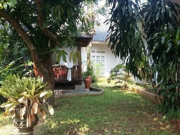Rumah di Kemang, Jakarta Selatan.Tanah luas ada Kolam Renang