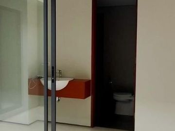 Rumah modern 2 lantai dalam lingkungan komplek megapolitan cinere