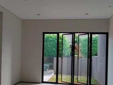 Rumah modern 2 lantai dalam lingkungan komplek megapolitan cinere