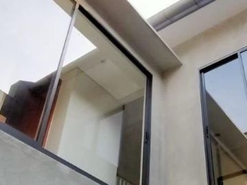 Rumah modern 2 lantai dalam lingkungan komplek megapolitan cinere