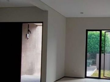 Rumah modern 2 lantai dalam lingkungan komplek megapolitan cinere