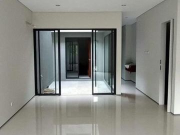 Rumah modern 2 lantai dalam lingkungan komplek megapolitan cinere