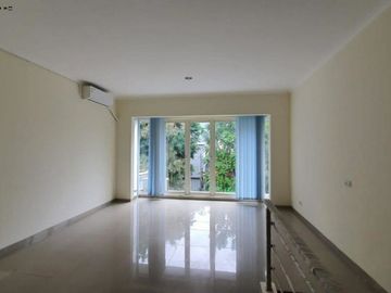 Ruko di Ngagel Jaya Utara, Strategis, Ada Area Parkir