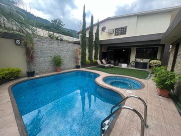 VENTA CASA EN CEIBOS OLIVOS 2 PISCINA (JLR)