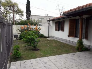 PERMUTA - CHALET DE 4 AMBIENTES EN VENTA - ITUZAINGO NORTE