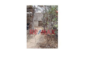 🏡 ¡Oportunidad única en La Esperanza, Trujillo! 🌟

Descubre la comodidad de vivir en una acogedora casa de **1 piso** ubicada en **Los Olivos 365**.