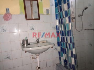 🏡 ¡Oportunidad única en La Esperanza, Trujillo! 🌟

Descubre la comodidad de vivir en una acogedora casa de **1 piso** ubicada en **Los Olivos 365**.
