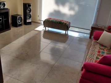 SE VENDE HERMOSA CASA en COUNTRY ZURITA