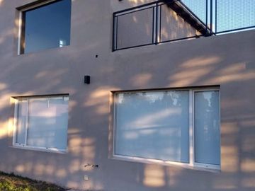 SE VENDE HERMOSA CASA en COUNTRY ZURITA