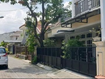 Rumah tenggilis strategis Hadap selatan Row 2 mobil