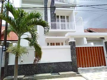 Rumah Baru 3 Lantai Luas 137 di Sulfat Titan kota Malang