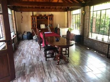 PERMUTA - EXCELENTE CHALET DE 6 AMBIENTES A LA VENTA - VILLA TESEI