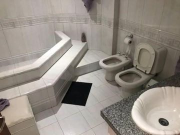 PERMUTA - EXCELENTE CHALET DE 6 AMBIENTES A LA VENTA - VILLA TESEI