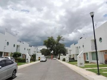 HERMOSA CASA EN VENTA CONDO CON ALBERCA SAN JUAN DEL RIO