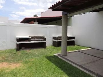 HERMOSA CASA EN VENTA CONDO CON ALBERCA SAN JUAN DEL RIO