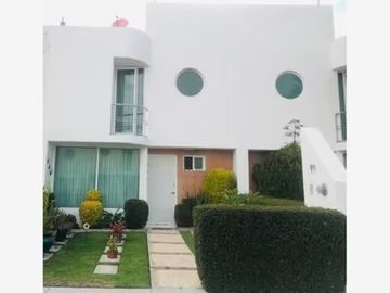 HERMOSA CASA EN VENTA CONDO CON ALBERCA SAN JUAN DEL RIO