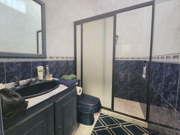 CASA EN VENTA CON SEGURIDAD EN JARDINES BELLAVISTA, TLALNEPANTLA DE BAZ