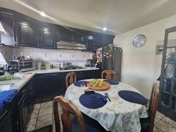 CASA EN VENTA CON SEGURIDAD EN JARDINES BELLAVISTA, TLALNEPANTLA DE BAZ