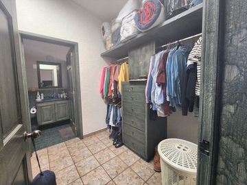 CASA EN VENTA CON SEGURIDAD EN JARDINES BELLAVISTA, TLALNEPANTLA DE BAZ