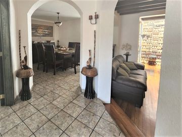 CASA EN VENTA CON SEGURIDAD EN JARDINES BELLAVISTA, TLALNEPANTLA DE BAZ