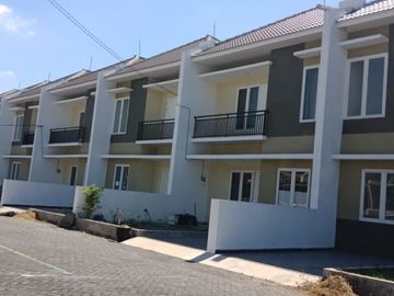 Rumah baru 2 lantai Tropodo Waru