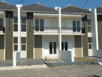 Rumah baru 2 lantai Tropodo Waru