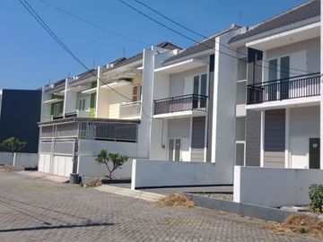 Rumah baru 2 lantai Tropodo Waru
