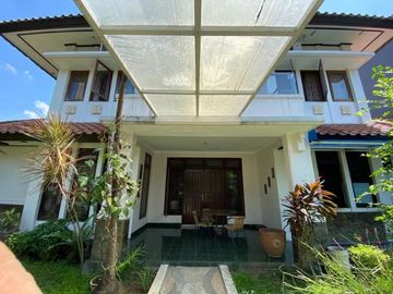 Jual Rumah Mewah 2 Lantai di Perumahan Graha Family Dukupakis Surabaya
