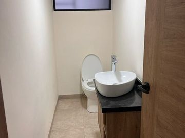 Se Vende Casa en El Condado, Equipada, 4ta Recamara en PB, 4 Baños