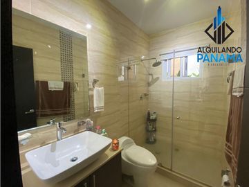 SE VENDE CASA EN COSTA VERDE $265,000 AM