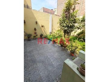 Casa en Venta – Urbanización San José, Bellavista (Callao)

Área de terreno: 215 m²
Área construida: 214 m²

Espaciosa y funcional casa de dos pi