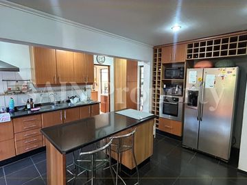 Casa De Alto Nivel En Valle Mitrinhue 6d + Piscina + Quincho