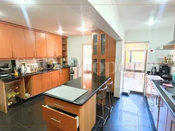Casa De Alto Nivel En Valle Mitrinhue 6d + Piscina + Quincho