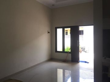 Ready Siap Huni Rumah 2 Lantai Selatan Pasar Gentan Legalitas Aman