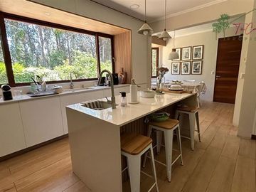 Casa en venta de 5D/4B + quincho + piscina - Calera de Tango