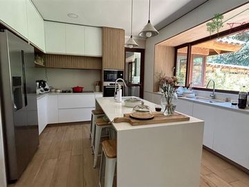 Casa en venta de 5D/4B + quincho + piscina - Calera de Tango